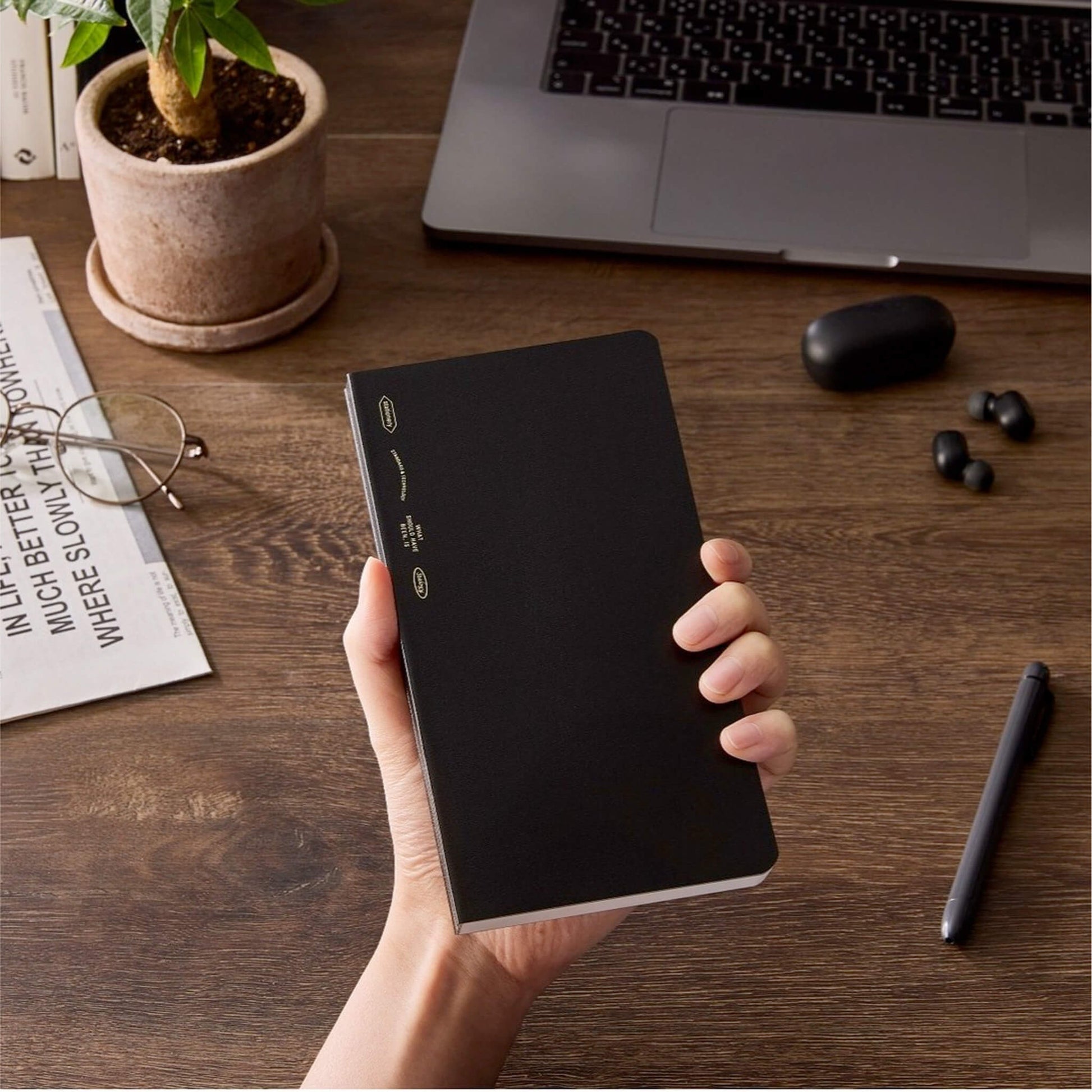 STÁLOGY Editor's Series 365 Days Notebook B6 Slim Black - Notebooks