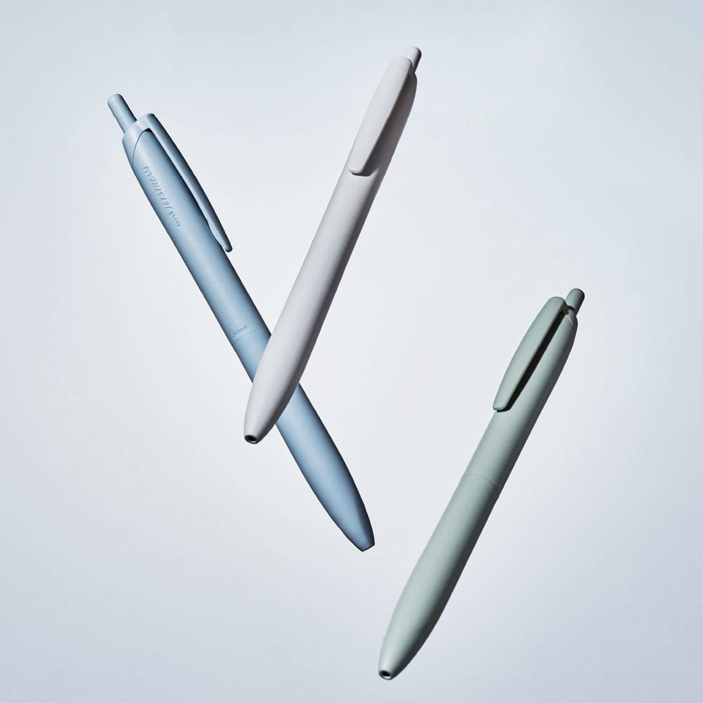 Uni Mitsubishi Jestream Single Ballpoint Pen (with Lite Touch Ink) 0.7mm - Light Blue - Ballpoint Pens