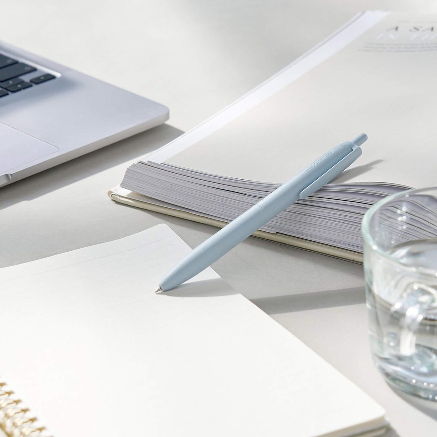 Uni Mitsubishi Jestream Single Ballpoint Pen (with Lite Touch Ink) 0.7mm - Light Blue - Ballpoint Pens