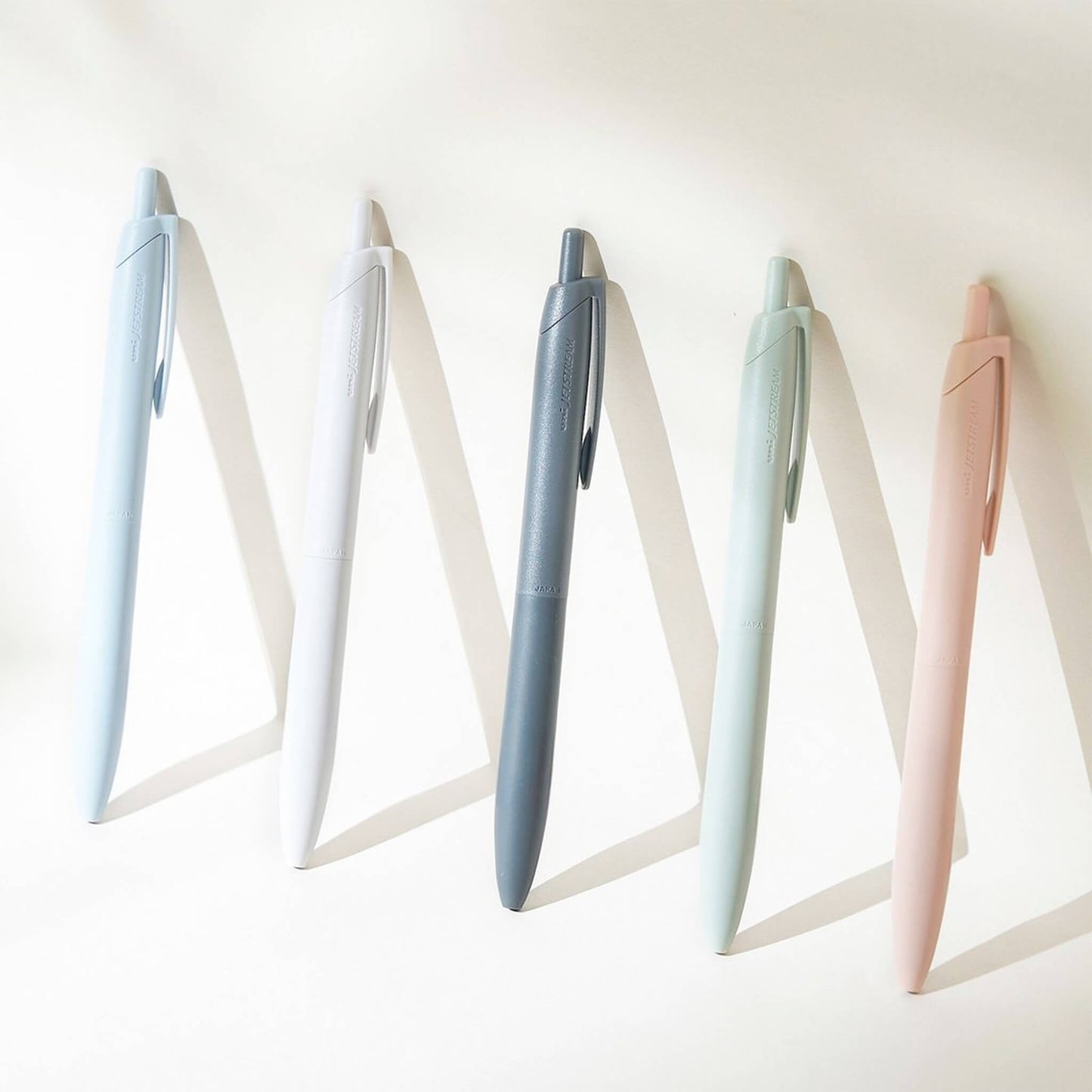Uni Mitsubishi Jestream Single Ballpoint Pen (with Lite Touch Ink) 0.7mm - Light Blue - Ballpoint Pens