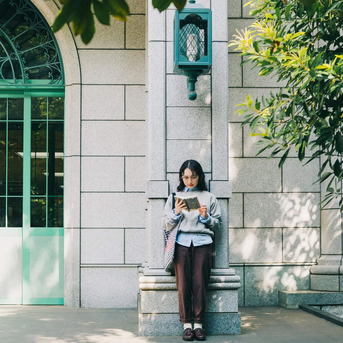Hobonichi Techo HON A6 2027 - V&A Series: Vine - 2027 Planners & Diaries