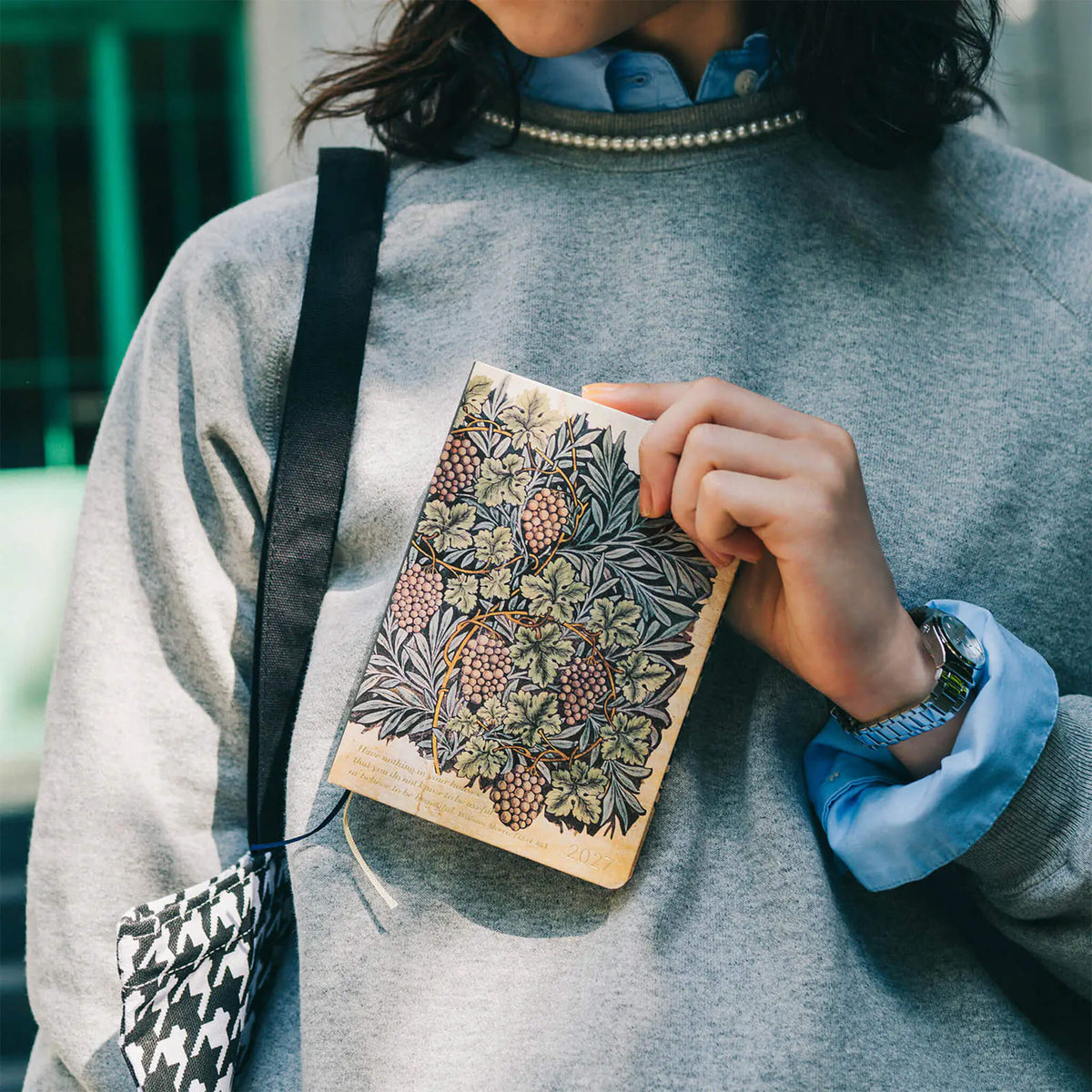 Hobonichi Techo HON A6 2027 - V&A Series: Vine - 2027 Planners & Diaries
