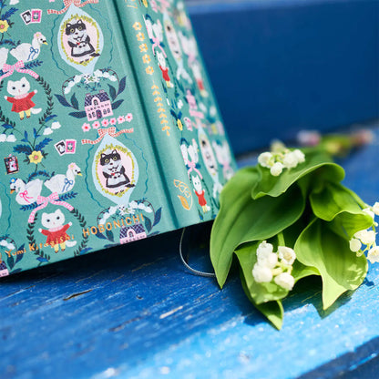 Hobonichi Techo Weeks 2027 - Yumi Kitagishi: White Cat Wallpaper - 2027 Planners & Diaries