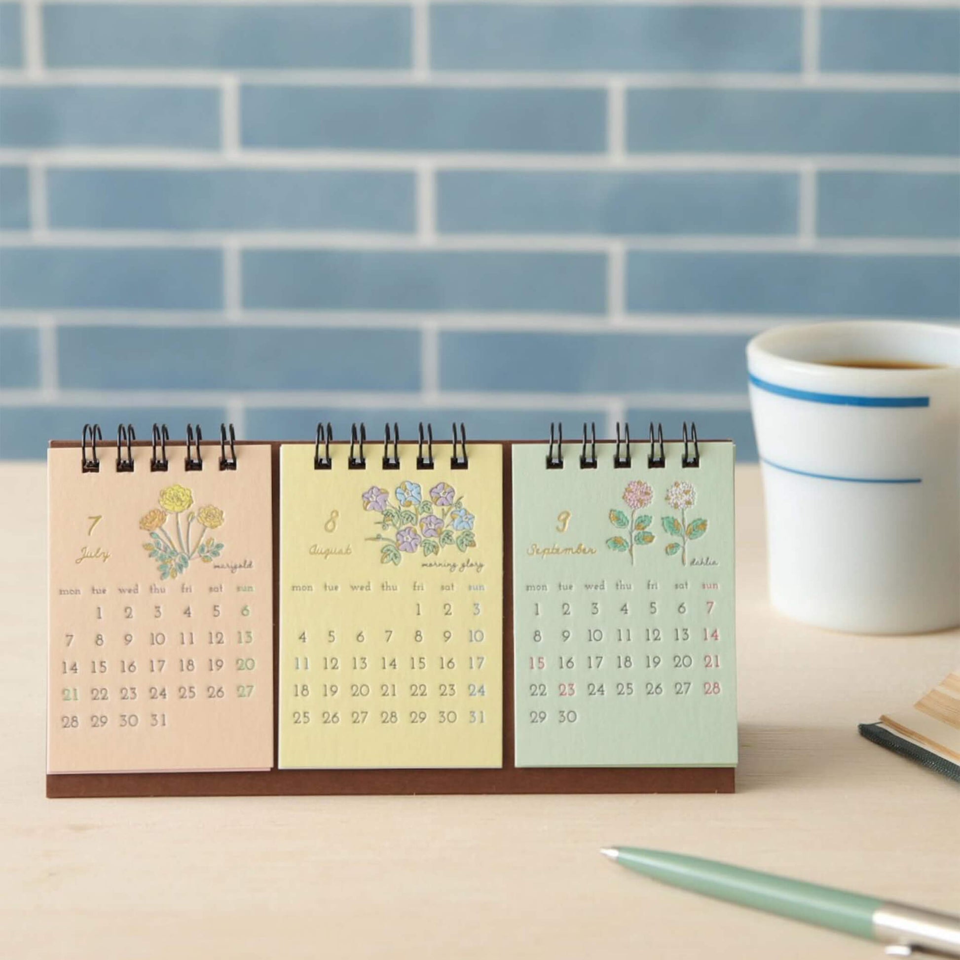 Ryu - Ryu 2025 3 - Month Desk Calendar Flower - Calendars