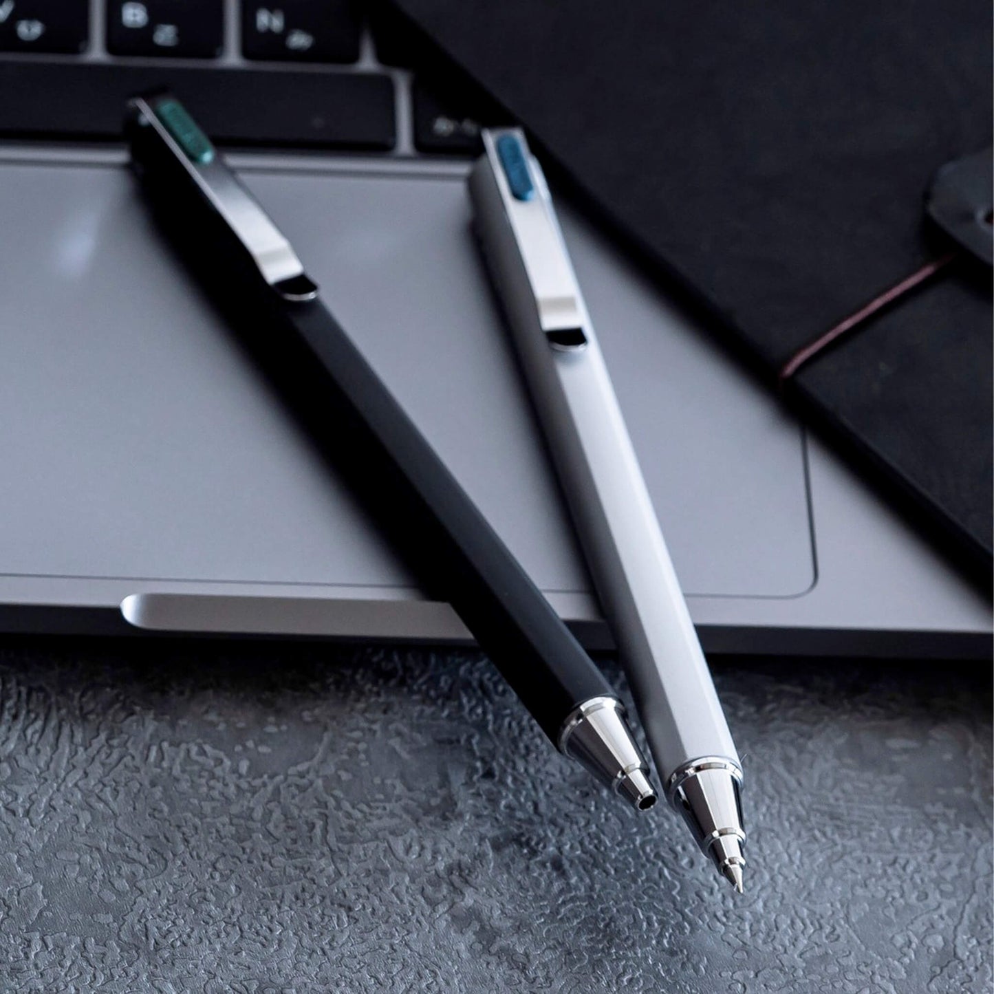 Sakura Ballsign iD Plus Gel Pen 0.4mm - Pure Black (Black) - Gel & Rollerball Pens